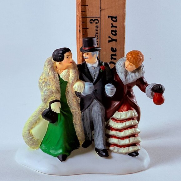 Dept 56 On To The Show Hand-Painted Ceramic Christmas Village Figurine - Picture 9 of 10